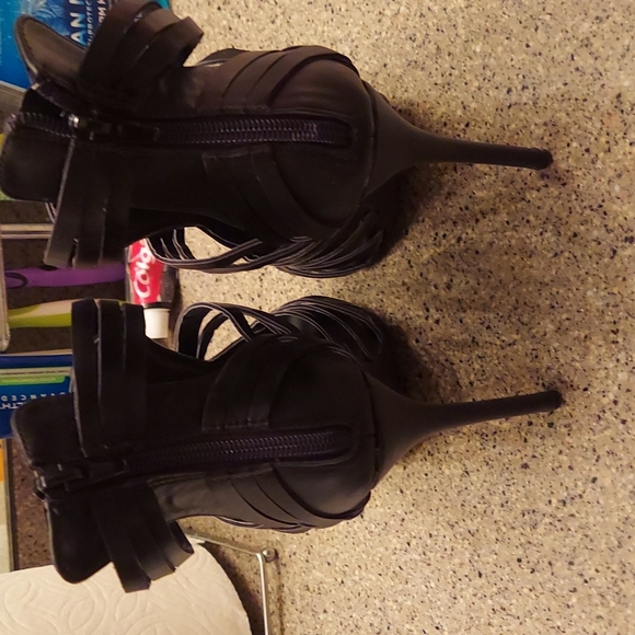 High Heels - Picture 4 of 6